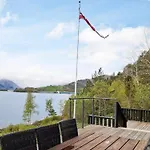 5 Person In Oydegard * Torvikbukt