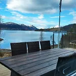 5 Person In Oydegard