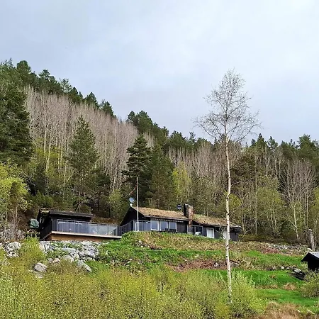 5 Person In Oydegard * Torvikbukt