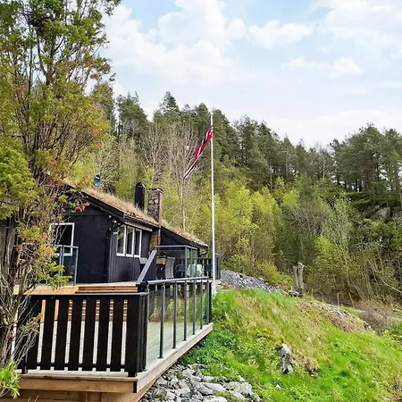5 Person In Oydegard Torvikbukt