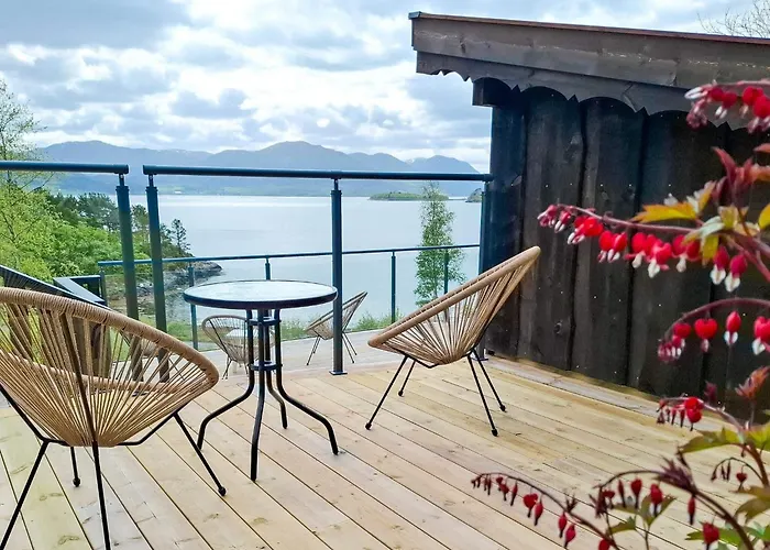 4 Person In Oydegard-by Traum *